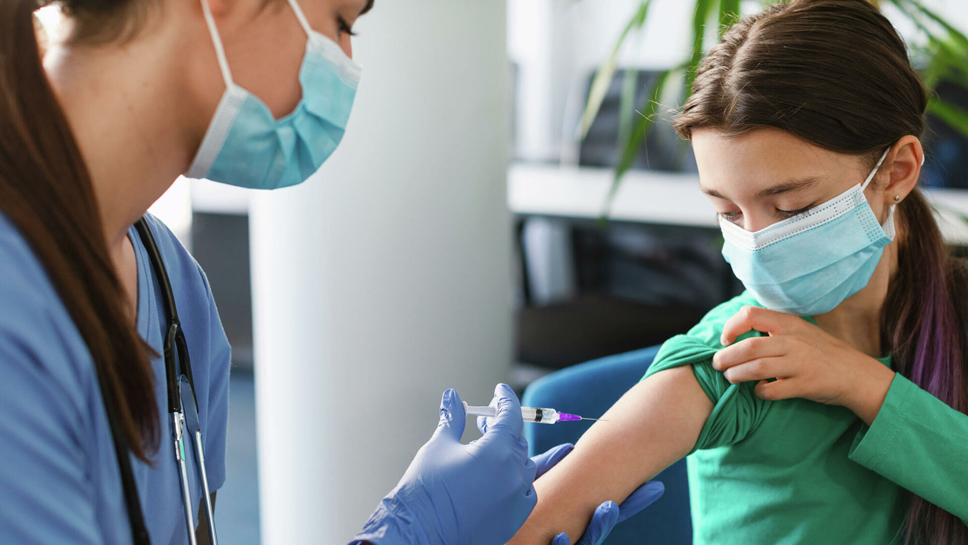 В Беларуси началась вакцинация детей против COVID-19.